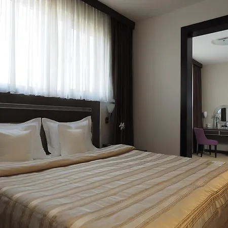 Hotel In 4*